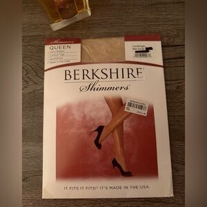 Berkshire Shimmers Queen Ultra Sheers in Candlelight